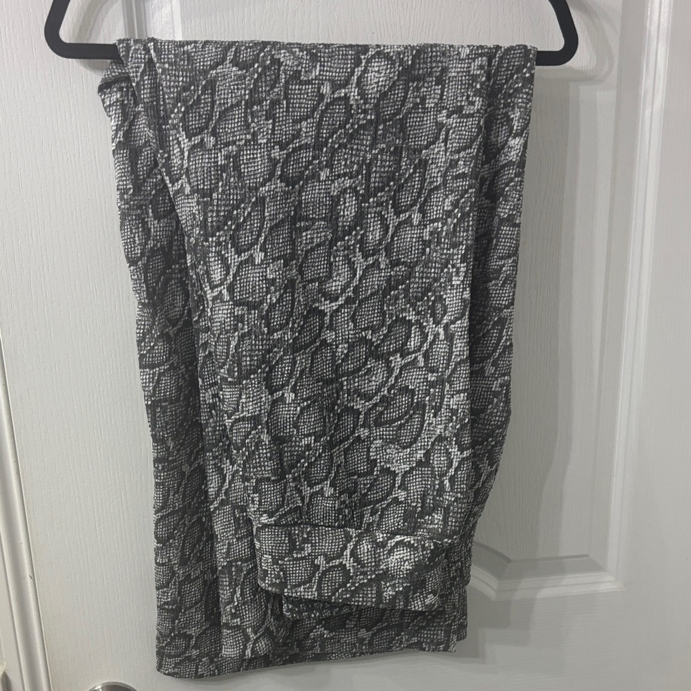 Bar III matching gray snake skin print set from Macy’s new without tag